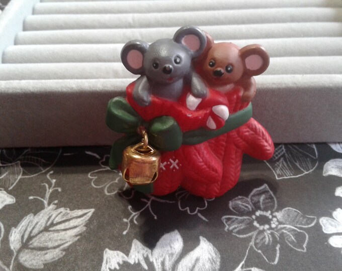 Easter Unlimited Two Christmas Mice in Mittens with a Bell Plastic Novelty Pin, Signed