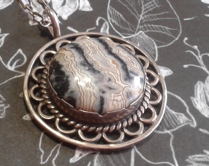 Sterling Silver Artist Signed and Dated Round Filigree Pendant on Decorative Chain with Cabochon of Lace Agate, BBr 76