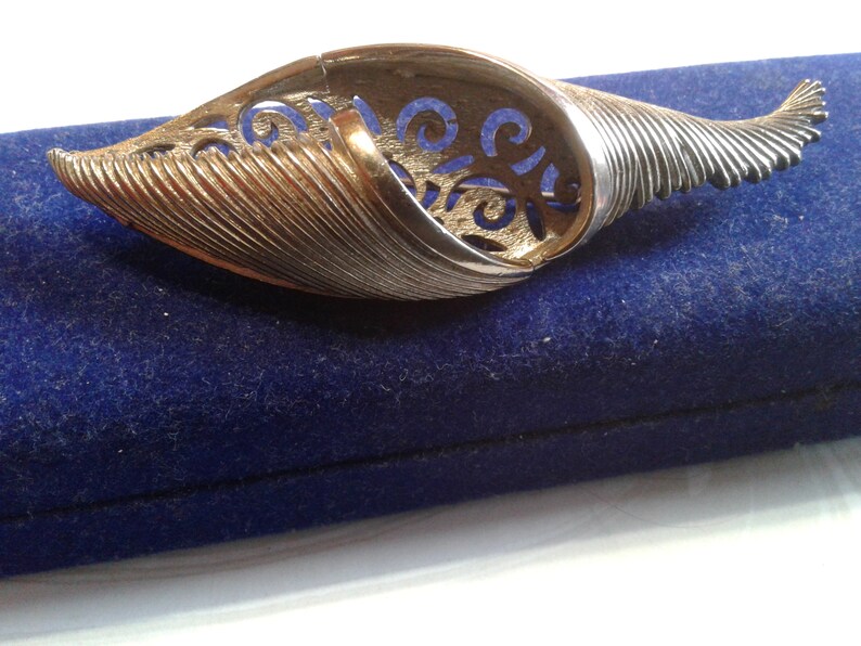 Midcentury Large Dimensional Folded Leaf Brooch with Filigree Cutout in Silvertone
