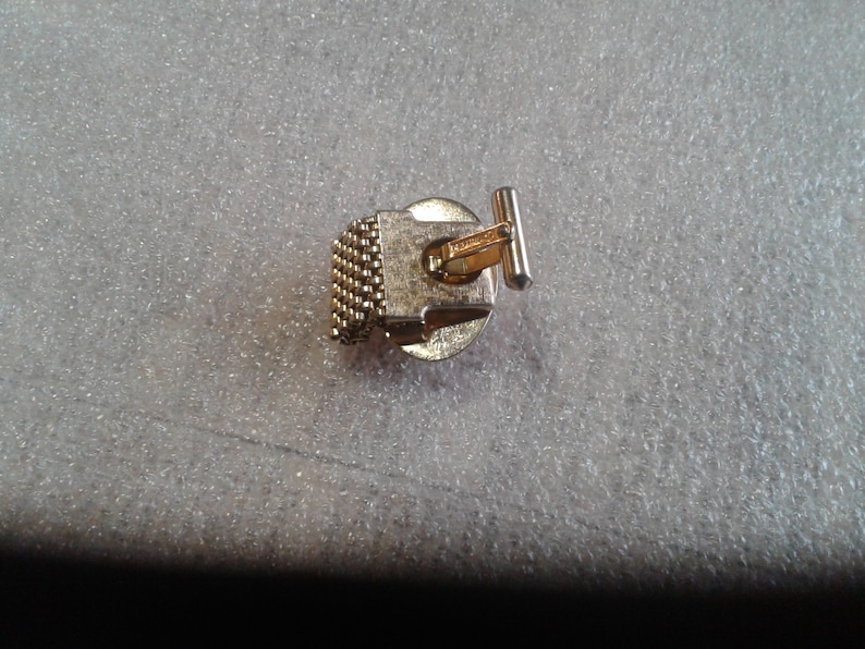 Destino Goldtone and Yellow White and Gold Confetti Lucite Wrap Around Cufflinks Signed