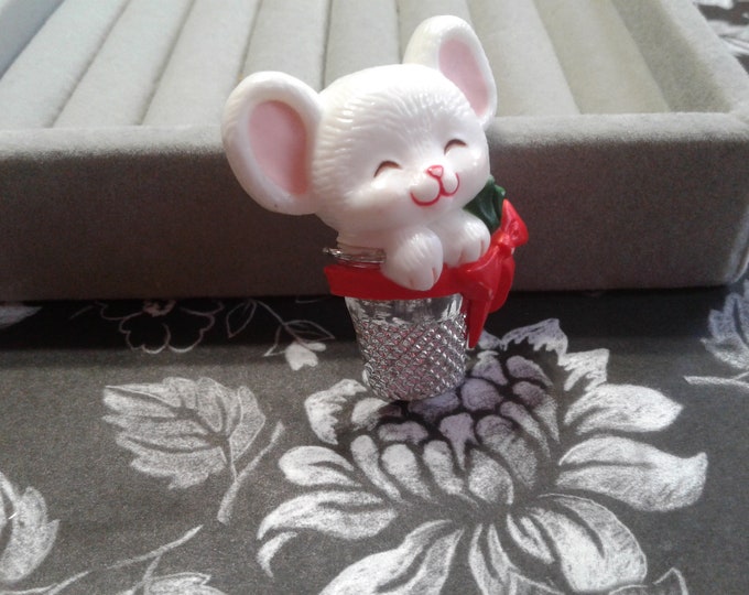 Hallmark 1988 Mouse in Thimble Pin, Signed and Dated