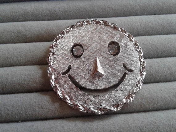 Vintage Smiley Face Brooch/Pendant with Dangling … - image 2