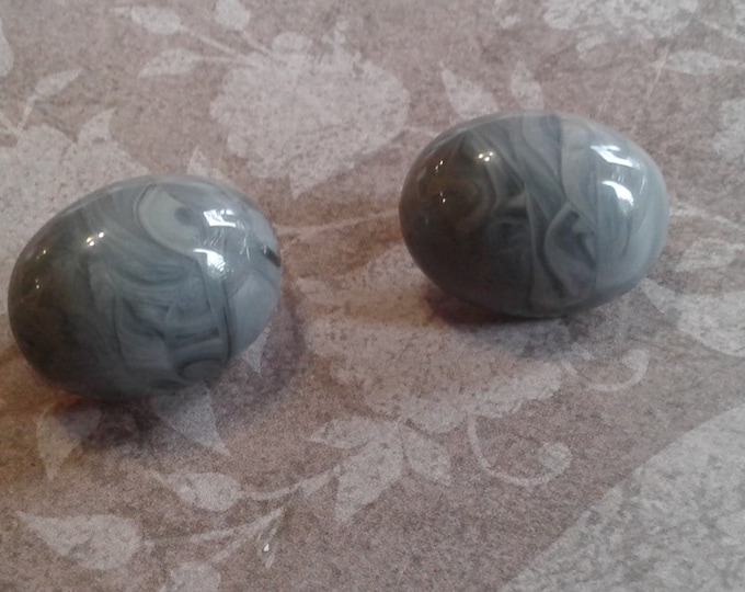 Vogue Gray Marbled Lucite Oval Clip On Earrings, Signed