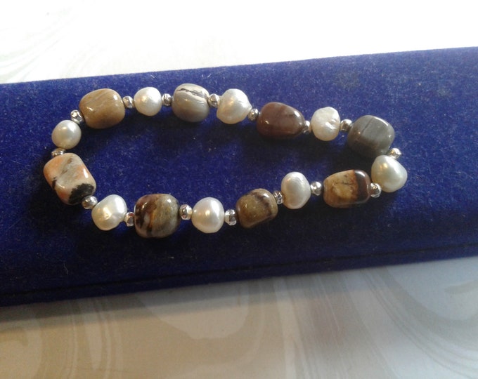 Freshwater Pearl and Tumbled Agates Stretch Bracelet