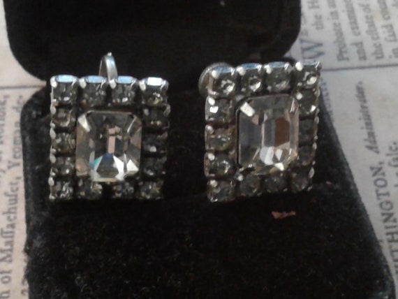 【VINTAGE HOLLYWOOD】Silver Bezel Emerald Cut Earrings Lights On