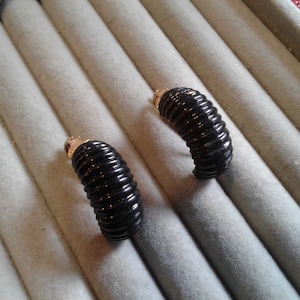 Black Painted Scalloped Clip On Huggie Hoops