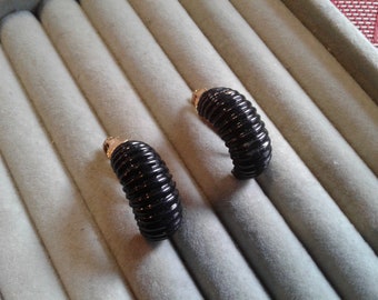 Black Painted Scalloped Clip On Huggie Hoops