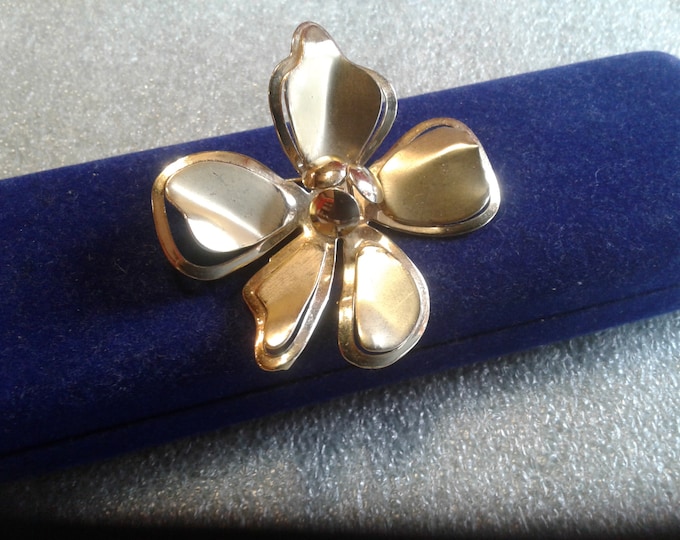 Goldtone Dimensional Floral Cutout Brooch