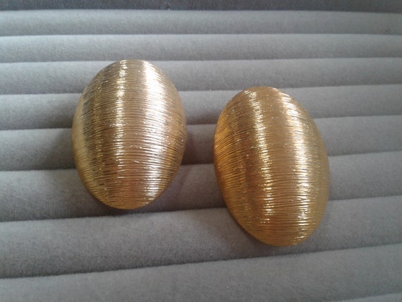 Oversized textured oval gold tone clip on earrings - image 1