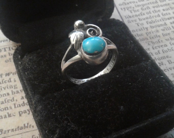 Signed Jefferson James Navajo Sterling Silver and Turquoise Leaf Motif Ring, Size 6