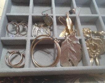 Goldtone meestal jaren 90 vintage bungelen en hoepel oorbellen, uw keuze