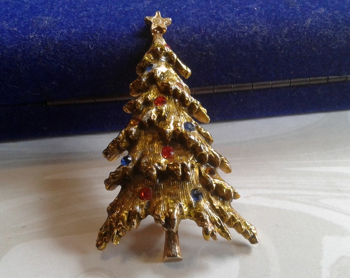 Mode Art Arthur Pepper Goldtone, Enamel,  and Multicolor Rhinestone Christmas Tree Pin, Signed