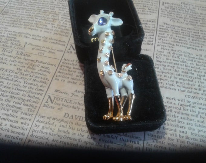 Cute Foreshortened Big-Eyed Giraffe Pin in Goldtone and Cream Enamel, Replacement Stone