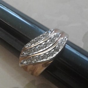Gems Taiwan 18K GE Vintage Rhinestone and Goldtone Fluted Design Ring, Size 6