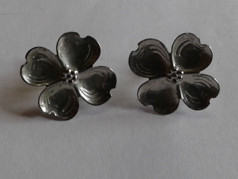 Marked Sterling Sterling Silver Southwestern Dogwood Flower Screw Back Earrings