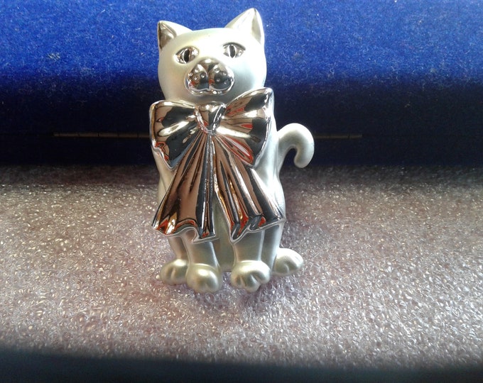 AjC Silvertone Bright and Frosted Kitty Cat with Large Bow Brooch, Signed
