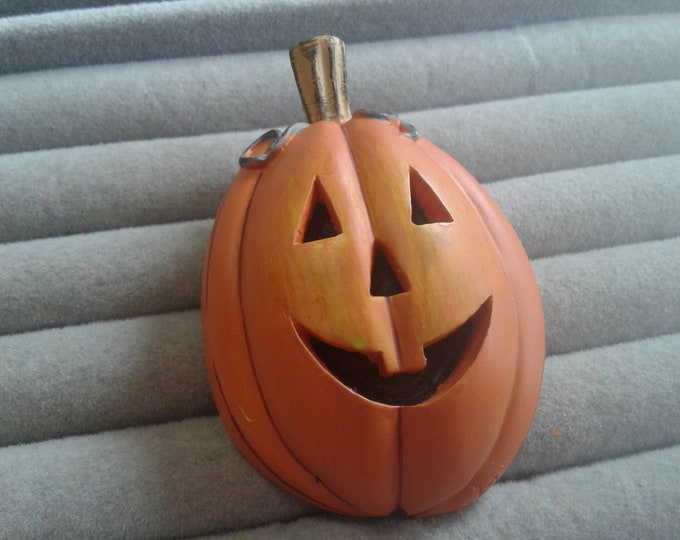 Primtive Folk Art Style Cast Resin Jack O' Lantern Pumpkin Brooch