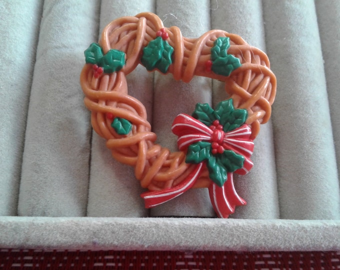 Hallmark Heart Shaped "Vine" Wreath with Holly and Red Bow Plastic Novelty Pin, Signed