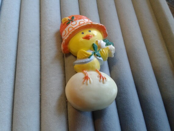 Hallmark 1975 Chick in Hat on Egg Pin, Signed and… - image 1