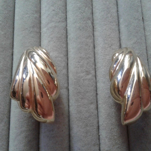 Large Goldtone Fluted Scalloped Clip On Wing or Feather Shaped Earrings