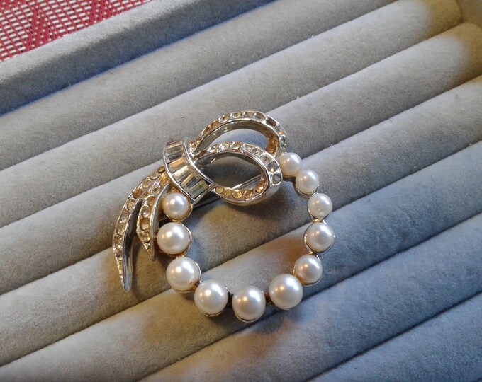 Midcentury Silvertone Faux Pearl and Rhinestone Wreath and Bow Spray Brooch