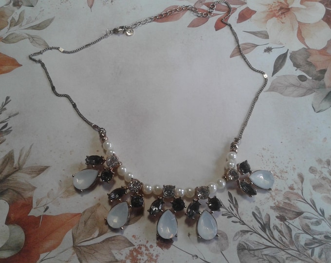 Liz Claiborne Y2K Rhinestone and Faux Pearl Small Bib Necklace