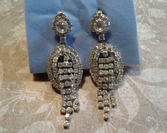 Rhinestone Cascade Oval Dangle Chandelier Clip On Earrings