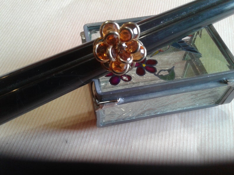 Size 8 Goldtone Metal Cased Faceted Amber Rhinestone Floral Fashion Ring with Wide Band