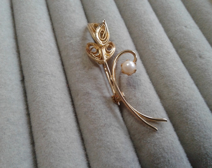 Goldtone Floral Spray Filigree Brooch with Single Cultured Pearl