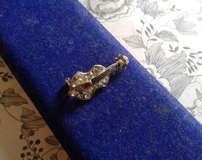 Tiny Rhinestone and Enamel Paint Violin Pin in Goldtone