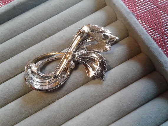 Midlcentury Loooped Bow Spray Brooch with Ribbed … - image 3