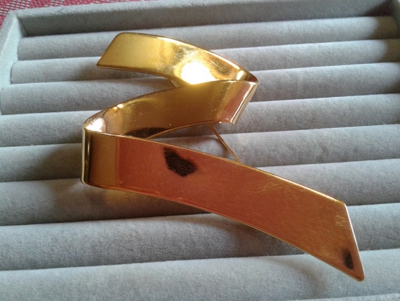 Large Monet Goldtone Ribbon Brooch, Signed - image 2