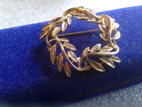 Napier Goldtone Interlocking Leaf Circle Brooch, … - image 1