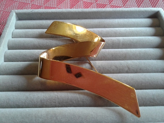 Large Monet Goldtone Ribbon Brooch, Signed - image 1