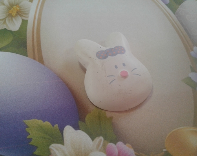 Hallmark Plastic novelty white bunny head with bow pin, signed