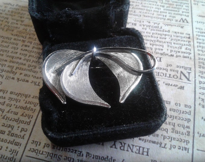 Carl Art Small Midcentury Modern Sterling Silver Bow Brooch, Signed and Marked Sterling