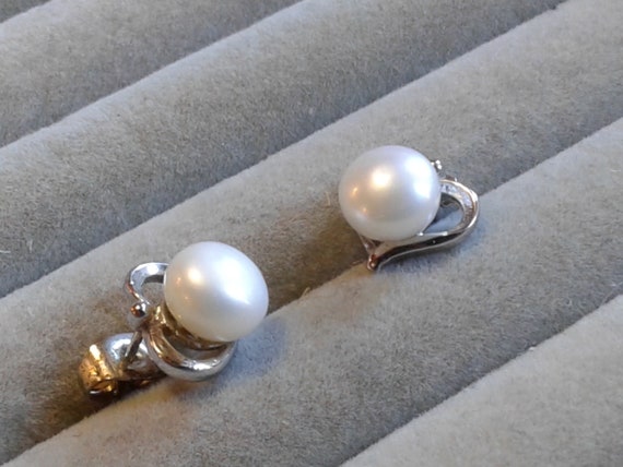 Freshwater Pearl and Silvertone Unmarked Plate He… - image 1