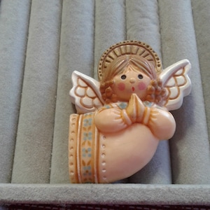 Hallmark Stylized Cream Colored Little Angel, Praying While Flying, Signed