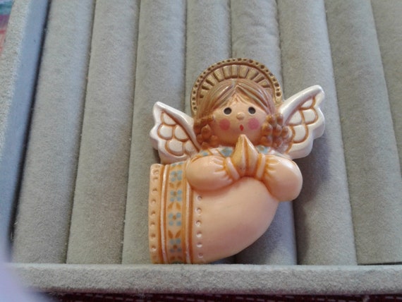 Hallmark Stylized Cream Colored Little Angel, Pra… - image 1