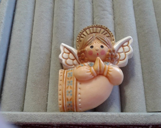Hallmark Stylized Cream Colored Little Angel, Praying While Flying, Signed