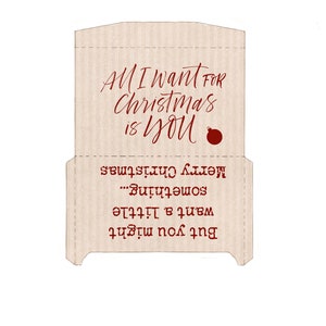 Todo lo que quiero para Navidad Humorístico Rústico Rojo sobre Papel Kraft Imprime y Dobla el Portatarjetas de Regalo