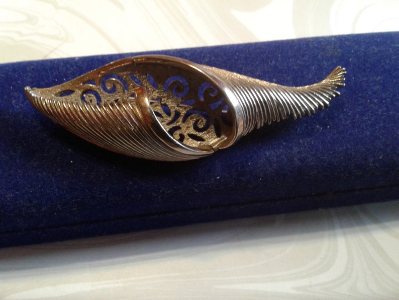 Midcentury Large Dimensional Folded Leaf Brooch with Filigree Cutout in Silvertone