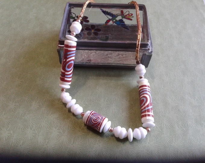 White and Psychedelic Patterned Beaded Choker Chain Necklace