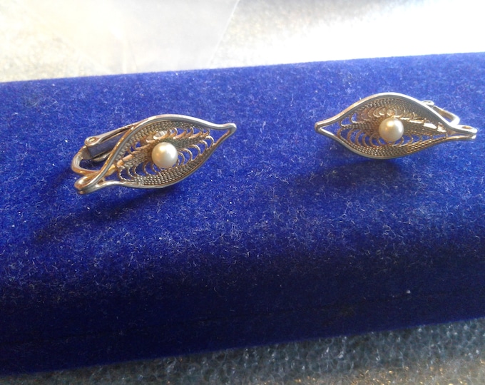 Sarah Coventry 1966 "Serene" Goldtone Filigree Leaf and Faux Pearl Clip On Earrings, Signed