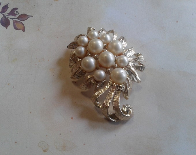 Star Midcentury Goldtone Faux Pearl Ribbon Bouquet Brooch