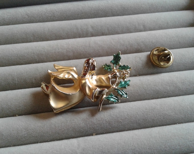 Giusti Small Goldtone Flying Angel with Sprig of Holly Clutch Back Pin, Signed