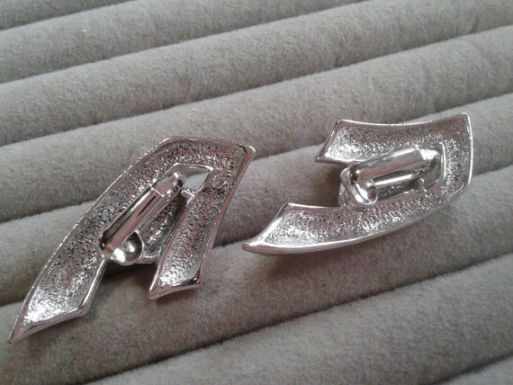 Vintage Dramatic Geometric Silvertone Clip Earrin… - image 2