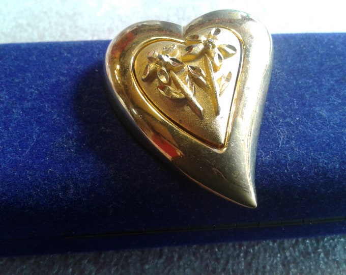 Stylized Goldtone Heart With "Diamond Cut" Floral Detail Brooch