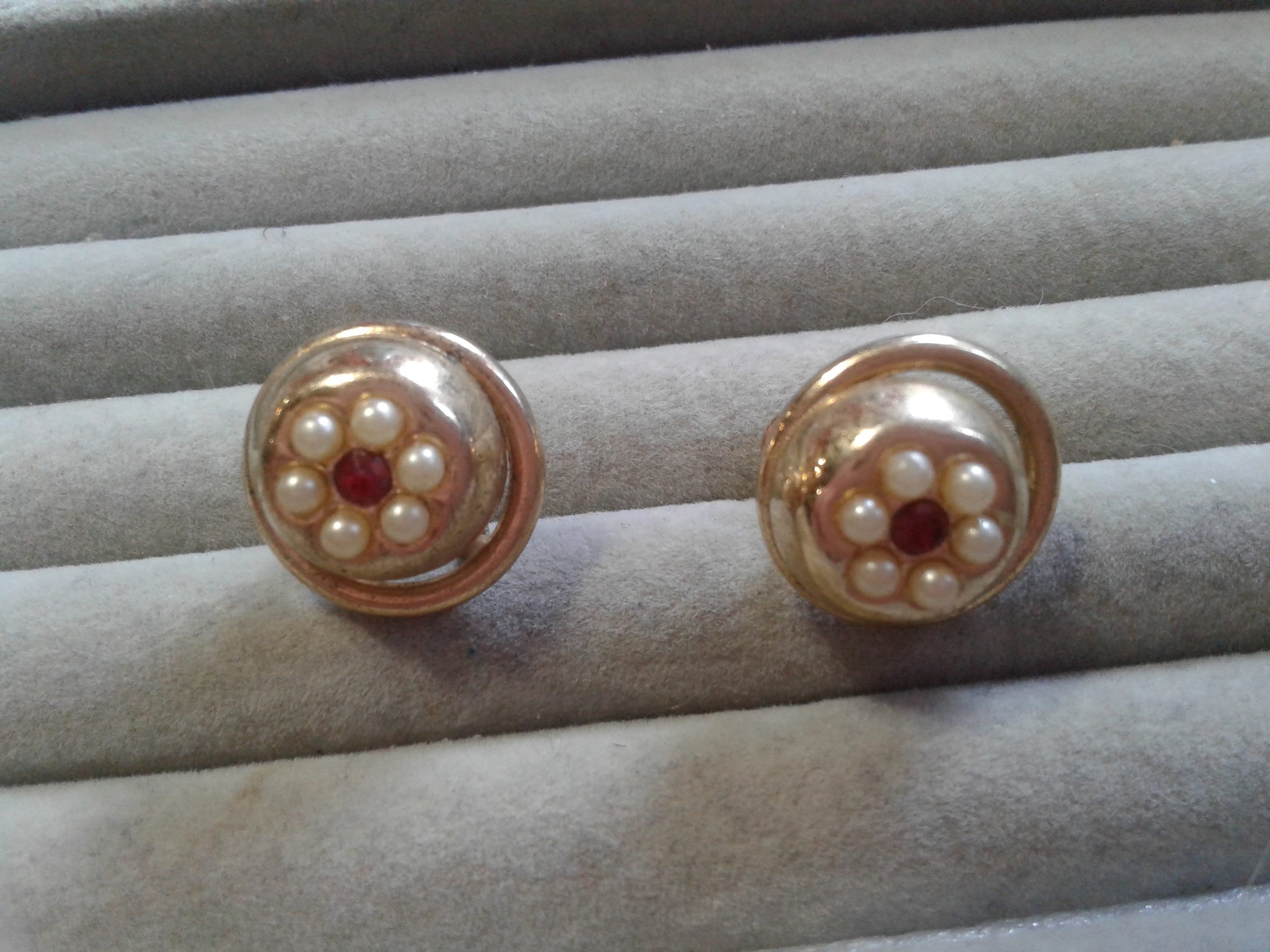 Goldtone, Faux Pearl, and Red Rhinestone Floral in Circle Screw