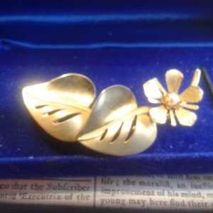 Elegant Midcentury Goldtone Leaf and Flower Brooch with Cultured Pearl